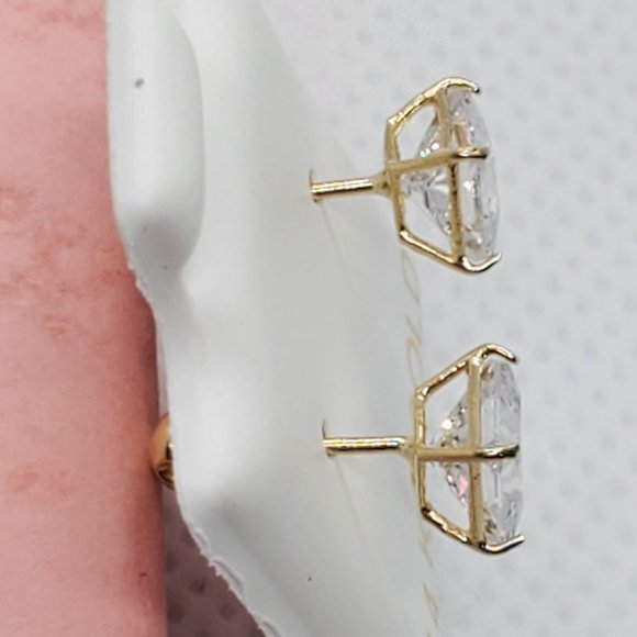 14 KT Yellow Gold Screw Backing Stud Earrings - Picture 9 of 9